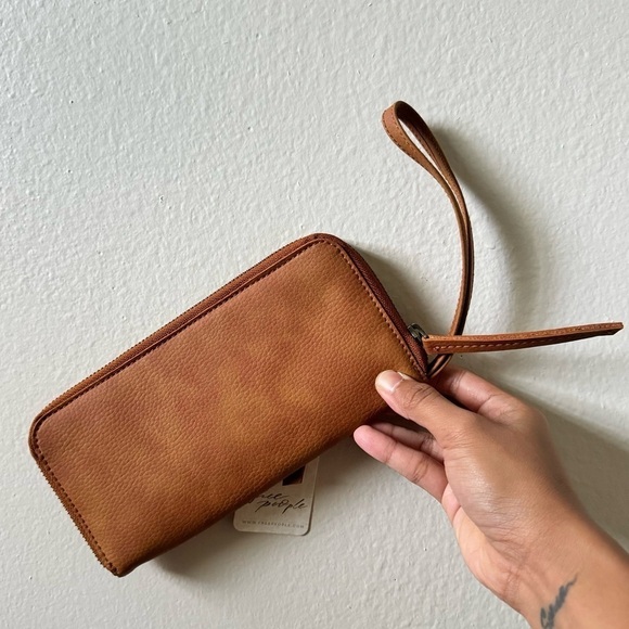 FREE PEOPLE | | Distressed Vegan Wallet - Picture 7 of 9